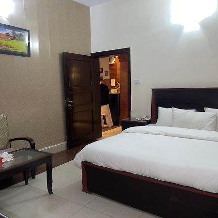 Crown Castle Peshawar Hotel Екстериор снимка