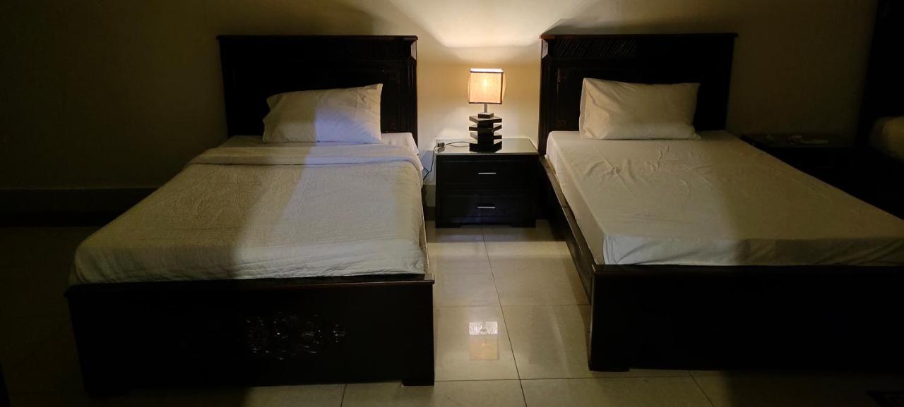 Crown Castle Peshawar Hotel Екстериор снимка