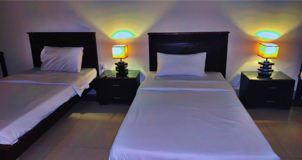 Crown Castle Peshawar Hotel Екстериор снимка