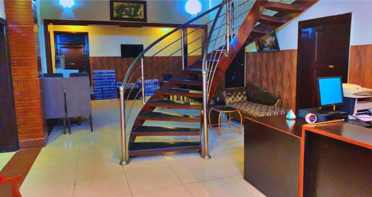 Crown Castle Peshawar Hotel Екстериор снимка