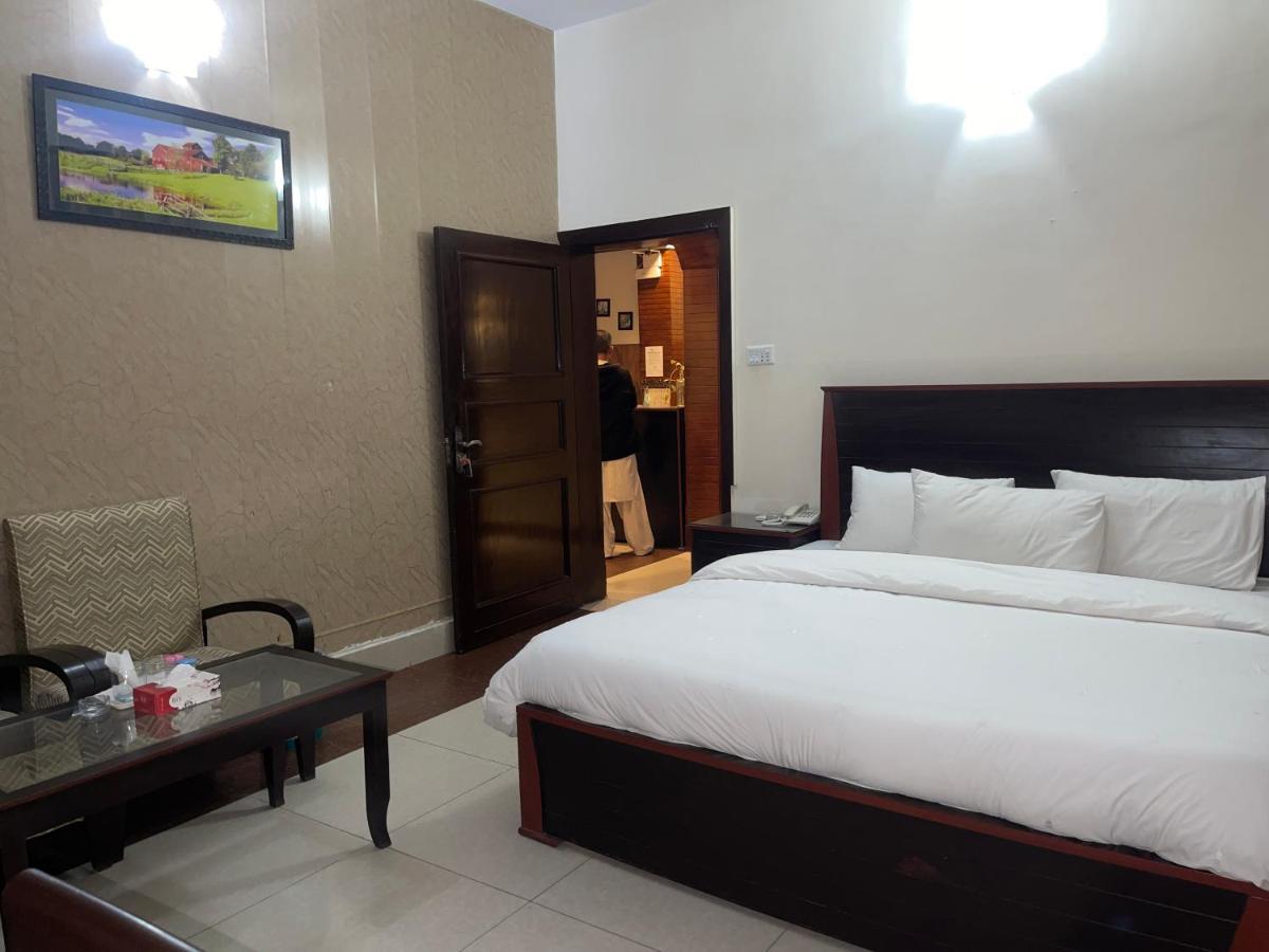 Crown Castle Peshawar Hotel Екстериор снимка