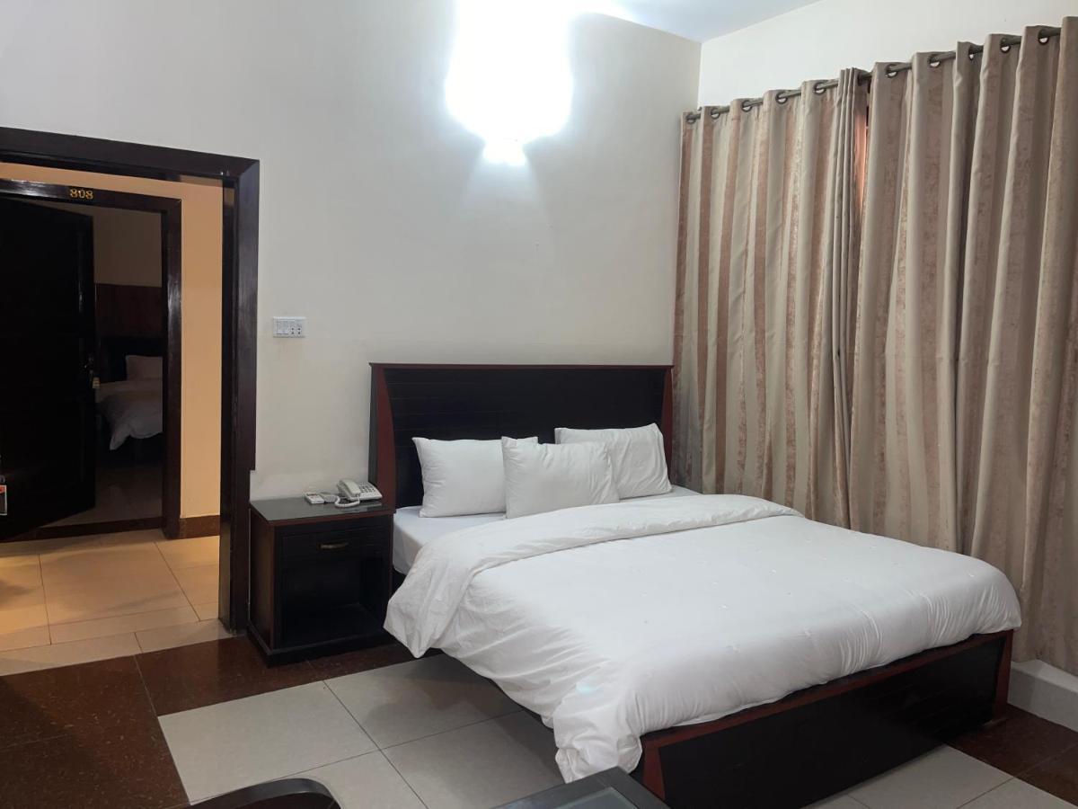 Crown Castle Peshawar Hotel Екстериор снимка